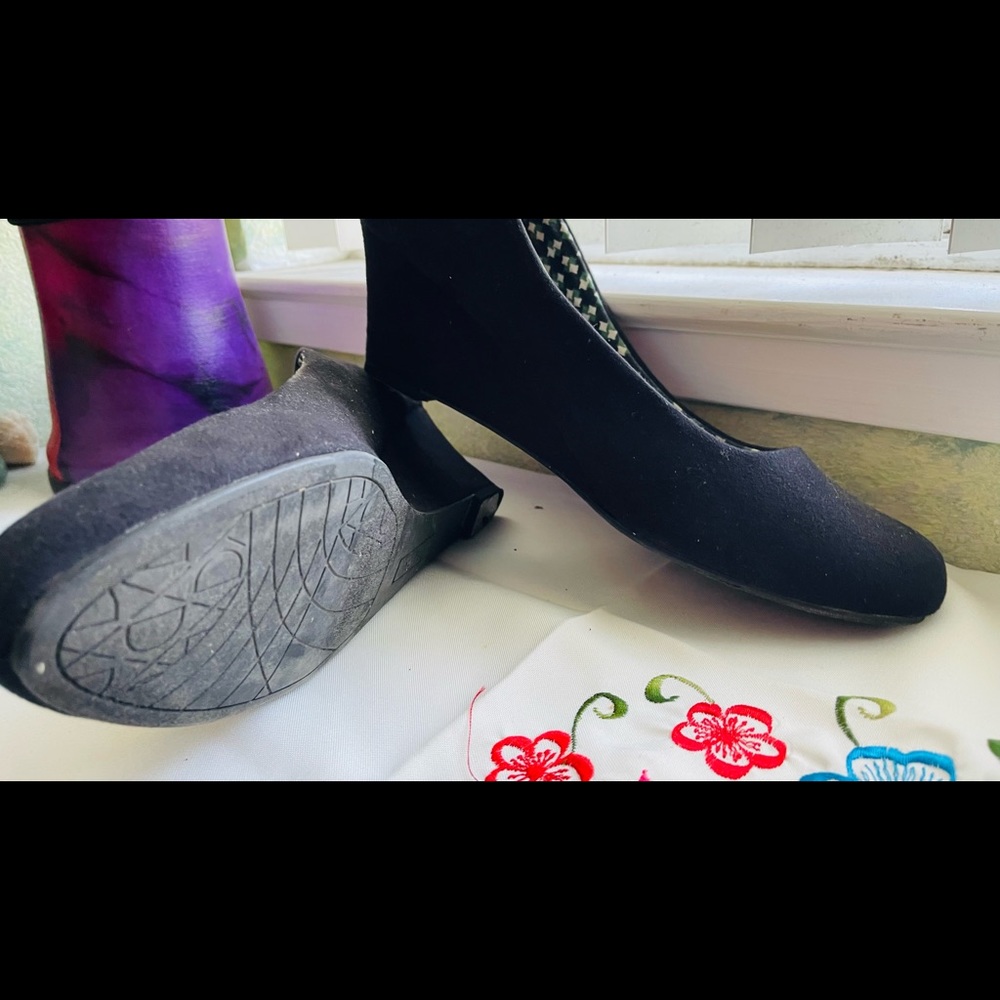 DexFlex faux suede kitten wedges in black size 13W